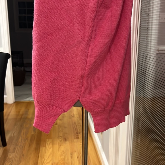 Pink with red lips & hearts sweater - Picture 4 of 5